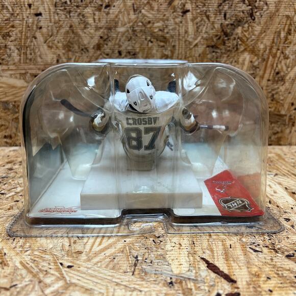McFarlane Toys 2007 NHL Pittsburgh Penguins Sidney Crosby Ser. 16 Action Figure* - Picture 5 of 7
